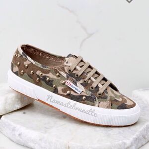 NWT Camo Studded Lace Up Sneakers